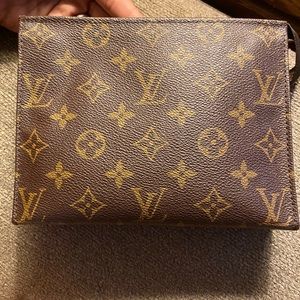 Authentic Louis Vuitton Toiletry 19